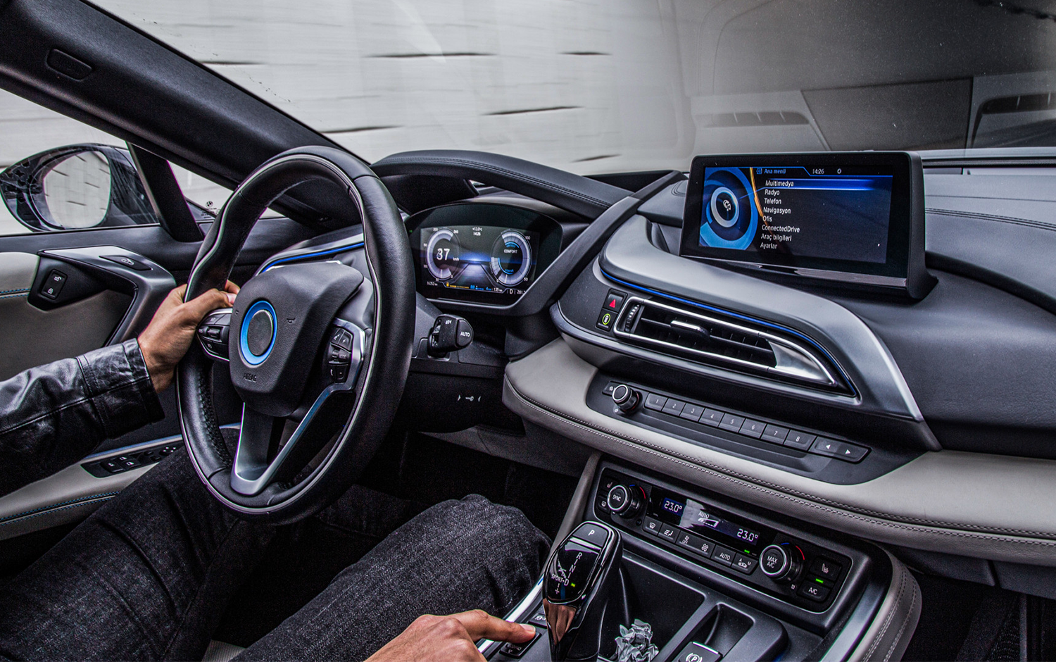 Розробка механічних конструкцій приладових панелей для провідних автомобільних брендів: комплексна підтримка CAD для науково-дослідного центру 